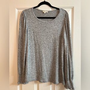 Jane and Delancey Woman’s Grey LightWeight Oversized Sweater, Size Medium.